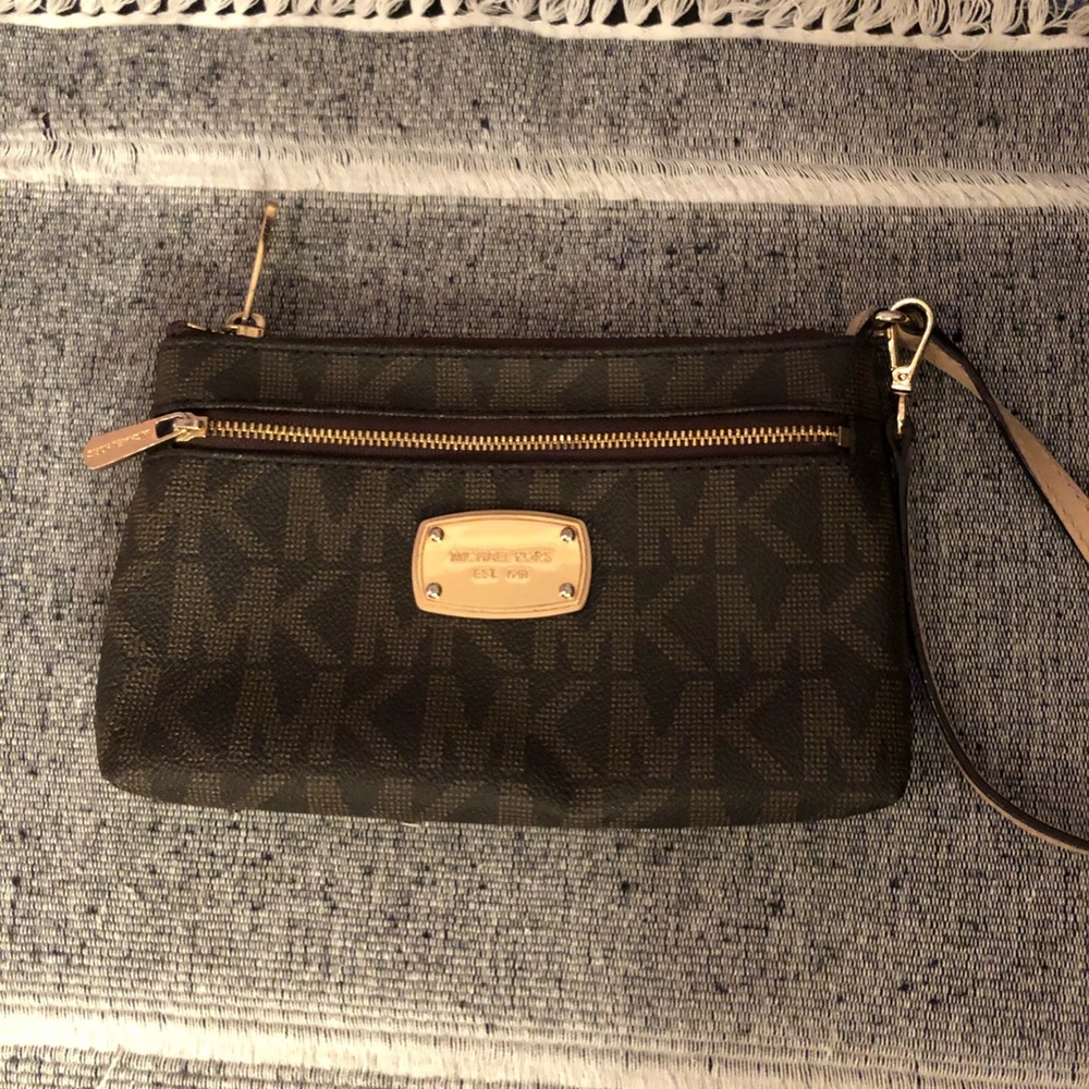 ☀️💼 Michael Kors Wristlet